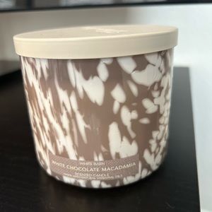 Bath and Body Works 3-Wick White Chocolate Macademia Nut